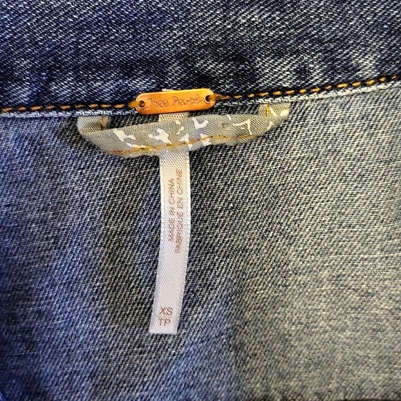 FREE PEOPLE Classic Girl-Next-Door Denim Jean Jacket Sz XS - Picture 7 of 9
